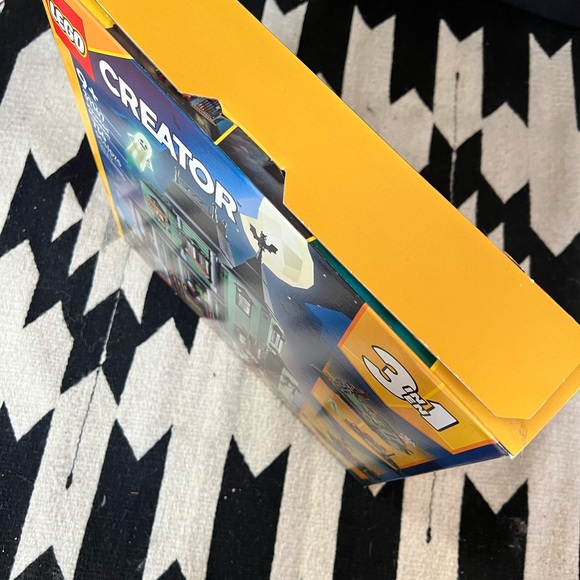 LEGO Creator 3-in-1 Haunted House, haunted train, and haunted ship kit - Picture 3 of 5